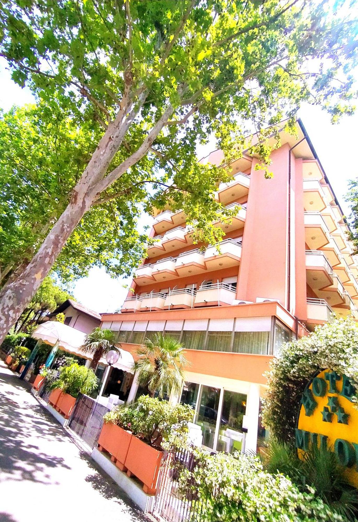 Hotel Milord تْشيزيناتيكو المظهر الخارجي الصورة